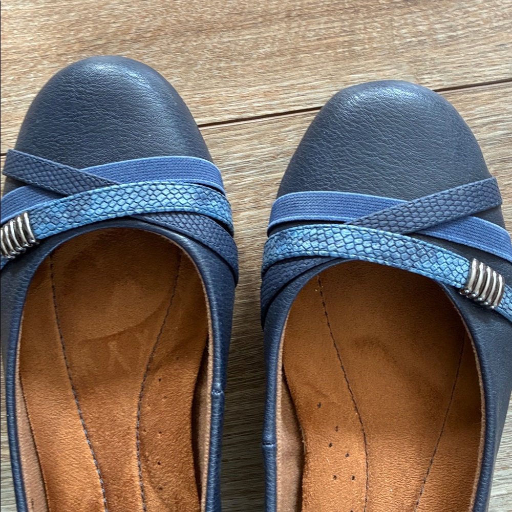 Euro Soft by Sofft Women's Navy Blue Flats euc sz 9M - Picture 2 of 8